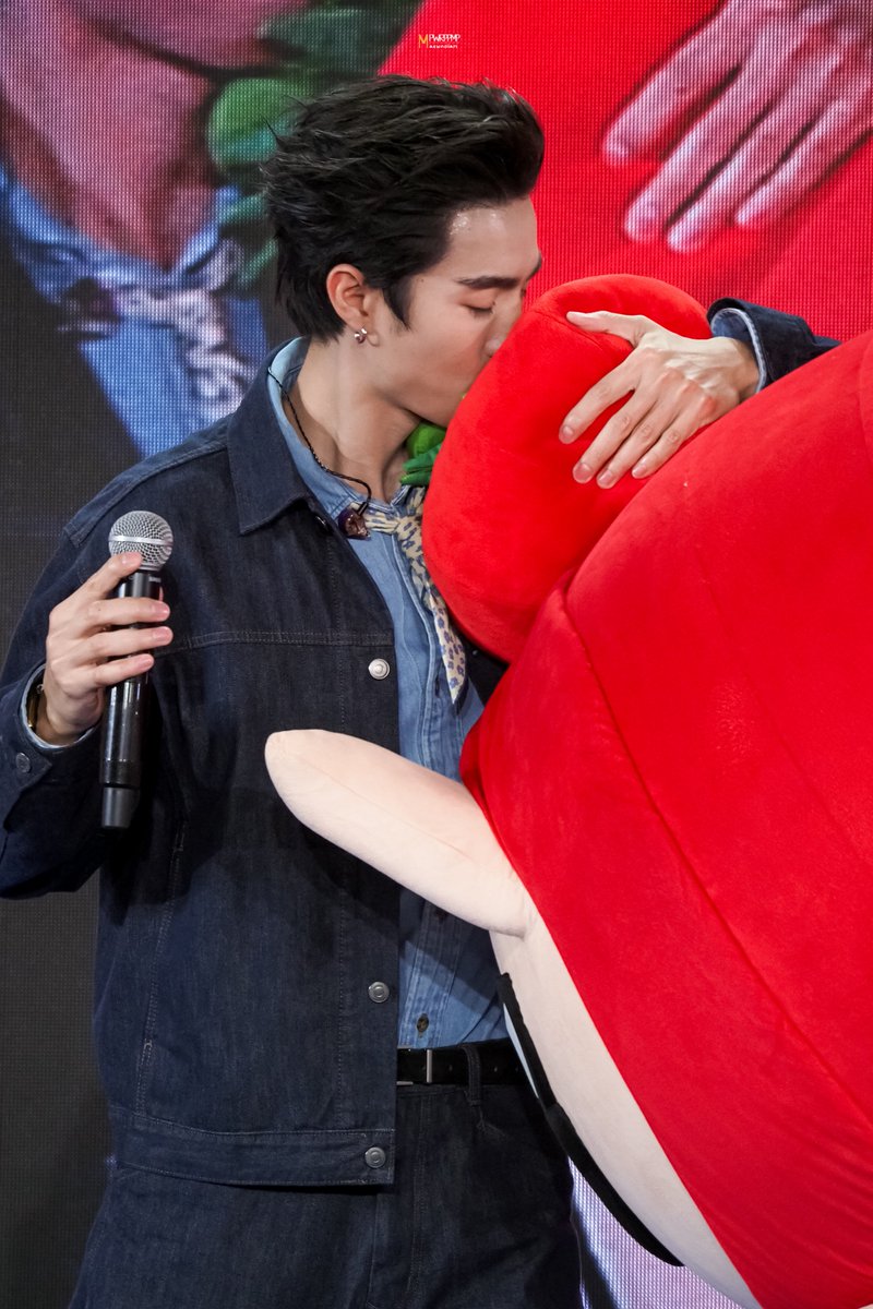mpwrppmp's tweet photo. 22.08.26📸🌸 | memmorimm *~🎀

ปป.เติมมะเขือเทศเต็มปอดดด😘🦊🍅✨️

FORCE TOMAFOX X KTOTH

#LoveKorea2026 
#fforce_ #TOMAFOX
@fforcejs @tomafox_gmmtv https://t.co/jch30Ww3j3