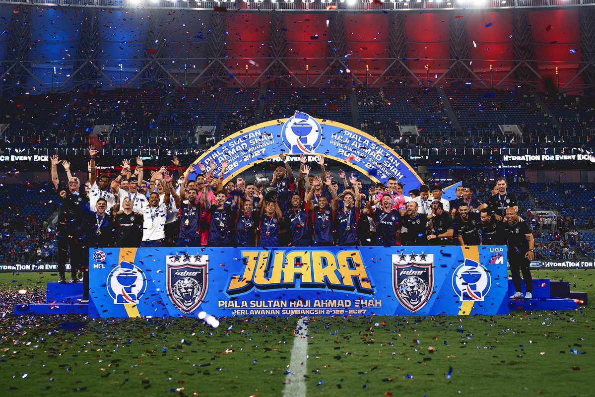 deportescg's tweet photo. ⚽️ #futbol El #algecireño #Glauder y el #sanroqueño @stoichkov27 ganan la Supercopa de #malaysia con el @OfficialJohor, equipo que suma ¡¡109 partidos seguidos sin perder!!, todo un récord mundial @Ayto_SanRoque @aytoalgeciras @rbl1912 @AlgecirasCF

https://t.co/XgNn5HGlBJ https://t.co/xWFXhNHmi0