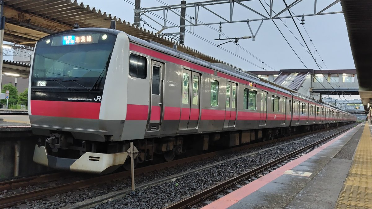 wakaba_217's tweet photo. 雨で車体が濡れてテカってるの割と好き https://t.co/4jtwboPqJL
