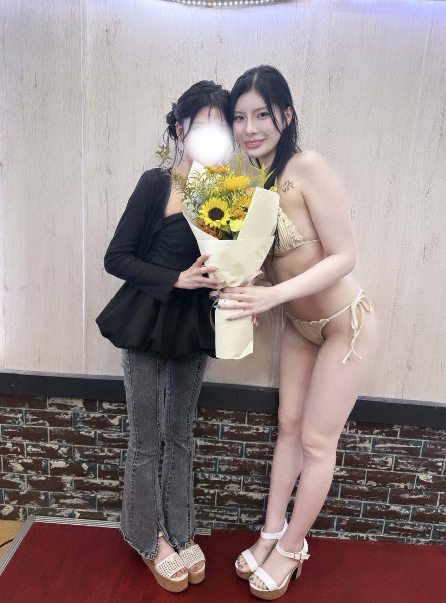 momo___03150's tweet photo. 2026.8.21
神木麗ちゃん♡@rei_kamiki ♡ 

※掲載確認済

出会って1年記念日の月なのでれいにゃんに花束プレゼントできて良かった🌻️🩵
いつも幸せをありがとう♡゛ https://t.co/m52E52dOTW