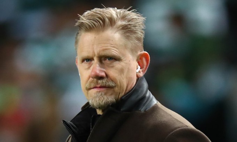 SimplyUtd's tweet photo. 🗣️ Peter Schmeichel: ‘‘I trust Michael Carrick with the decision of signing Tielemans, Santos and now Baleba,  if there is any manager out there who knows who is a good midfielder is probably him.’’ https://t.co/AQx4Y8Ns2U