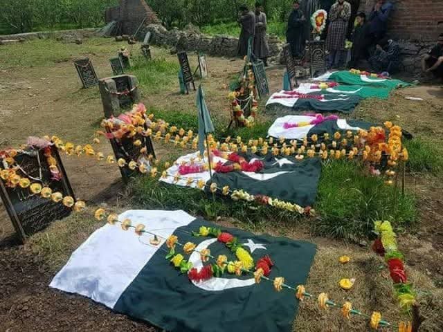 AzadKashAfairs's tweet photo. "When #Kashmir becomes part of Pakistan, whisper over our graves that Kashmir has finally become #Pakistan."      

 -Kashmiri Martyrs https://t.co/hVDHOYClLq
