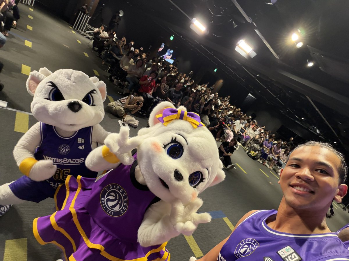TokyoSunrockers's tweet photo. 特技は“自撮り”のヴィンディー🐻‍❄️🎀

今日はジャン・ローレンス・ハーパージュニア選手が代わりに撮影をしてくれました📸

#東京サンロッカーズ　#Bリーグ 
@jj3harper https://t.co/HcTpFx5cRy