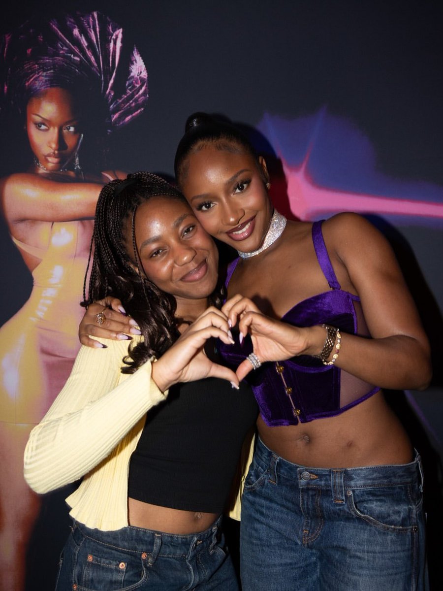 ayraupdates's tweet photo. Ayra Starr with fans at STARRGIRL album signing in Camden. https://t.co/8Ofoq6vDE7