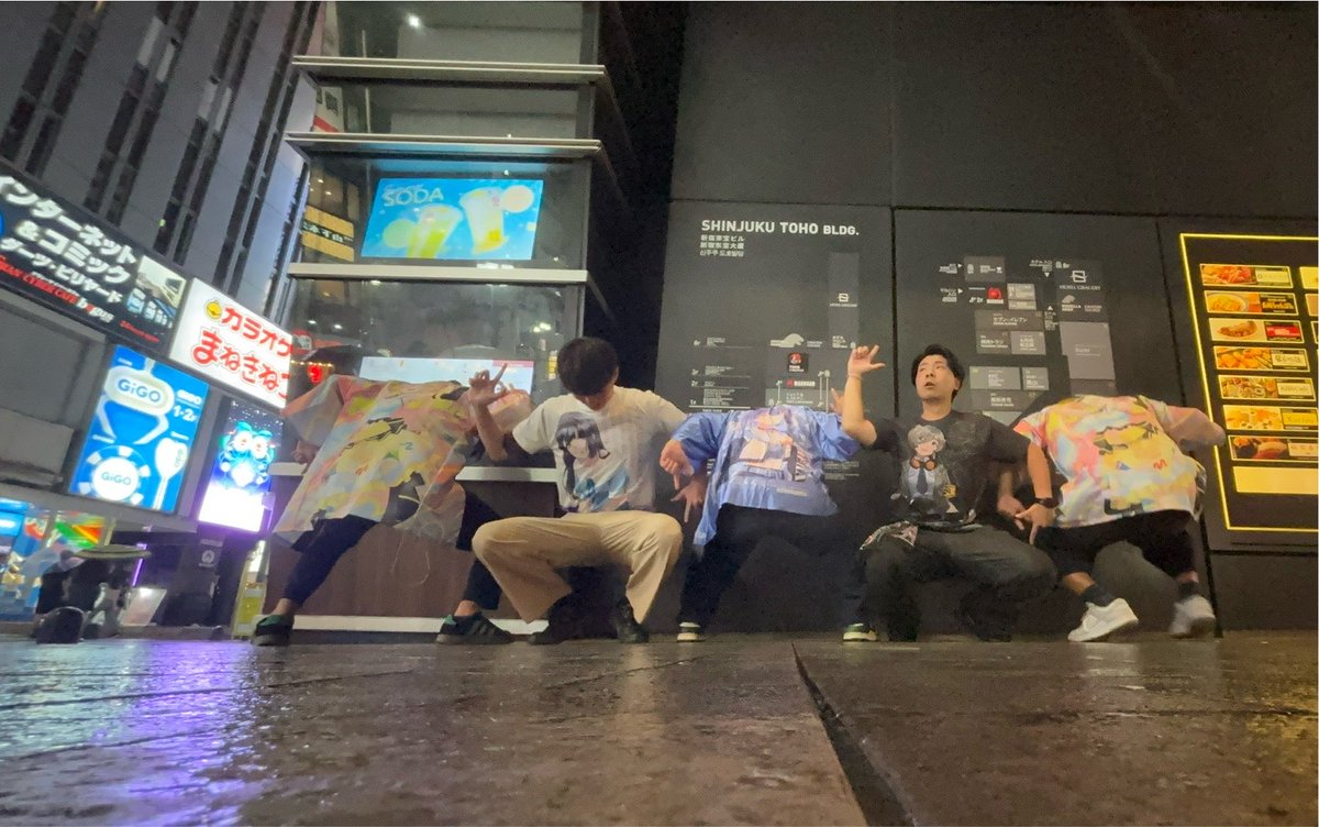 poke_seeeeeman's tweet photo. まじ雨の中ライブなかったのやな気持ちなったけど仲良くしてくれてるオタク達としょーもない話できてクソ楽しかったです。

ライブが楽しいのかオタクと喋るのが楽しいのか曖昧になってきてるのはいなめませんが本当にいい時間だったのは間違いないっす！ありがとう！！ https://t.co/bynbPLGApy