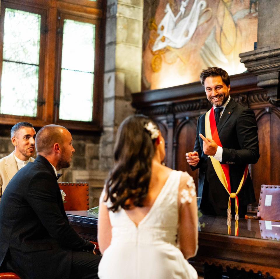 GLBouchez's tweet photo. Félicitations à Frédéric et Morgane, heureux parents d’une cousine de Liloo 😉, pour leur mariage et leur si beau couple. Tous mes vœux de bonheur ! #Mons #ccMons #JustMarried https://t.co/qgtSGQLKqm
