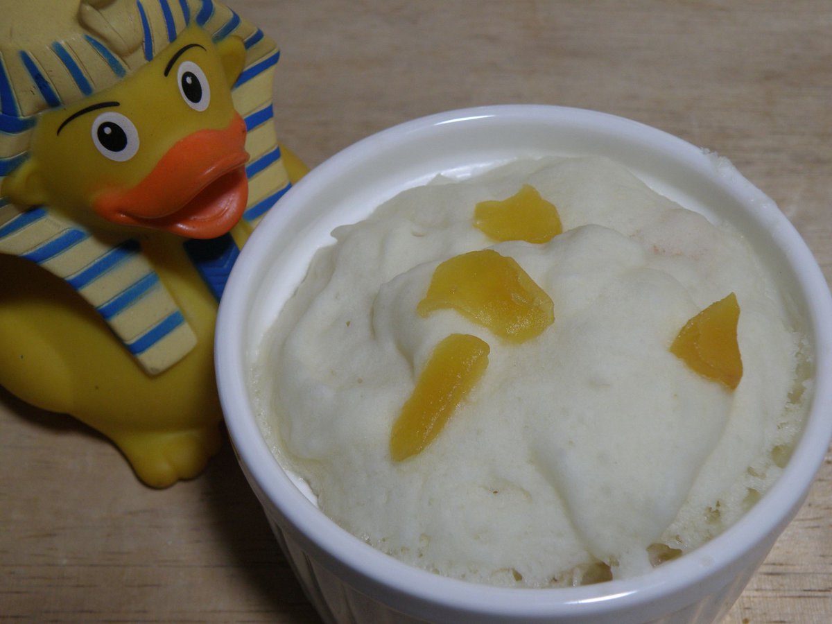 Bee2Squid's tweet photo. ドライフルーツのピーチを入れてみました
ベースのレシピ
ホットケーキミックス　50g
スキムミルク　4g
ベーキングパウダー　2.5g（小さじ半分）
水　40cc
----------
前回：冷凍コーンを適量
今回：ドライフルーツを刻んで適量
----------
軽くラップして600Wで1分40秒
粗熱が取れたら完成 https://t.co/UPNoFiOwK1