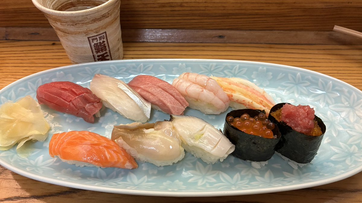GoldActor_7's tweet photo. 世界一旨い寿司🍣 https://t.co/rIzWaqzjcv