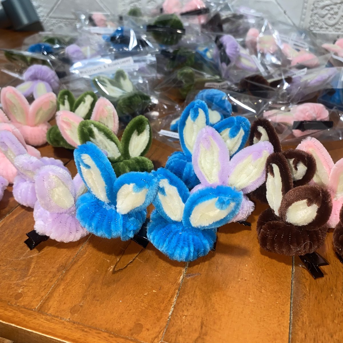 halyraeth's tweet photo. ꒰ 🐰 Treasure 6th Anniversary ꒱      ✧₊˚Teumecon freebies ✧₊˚ by: @halyraeth &amp; @zzekkiepay 

 ♡₊˚ 🐰 bunny fuzzy wire hair clip ✦

    1:1 only! 
like, rt &amp; follow

✧₊˚ 🐇 ♡ ˚₊✧ see you on aug 30, teumes!! 🫶🏻✨

#PHTeumeCon2026 #OurTreasureMap #TREASURE #트레저 https://t.co/kilfrWviBc