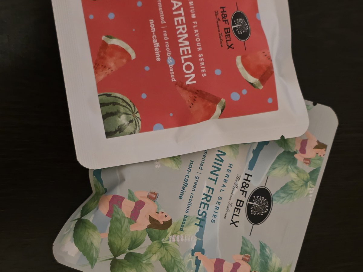 lien8686's tweet photo. 夏𓇼𓆡𓆉 ⋆は、爽やかに。
最近のはスイカ🍉ルイボスティー(オーガニック)とミントルイボスティー🍀

こないだ、お客様が 暑いからとジュースを差し入れしてくれた✨

来る時に、コンビニ寄って 私を想って
選んでくれた その気持ちが、めちゃくちゃ嬉しいのです。 https://t.co/larbIUf5vg