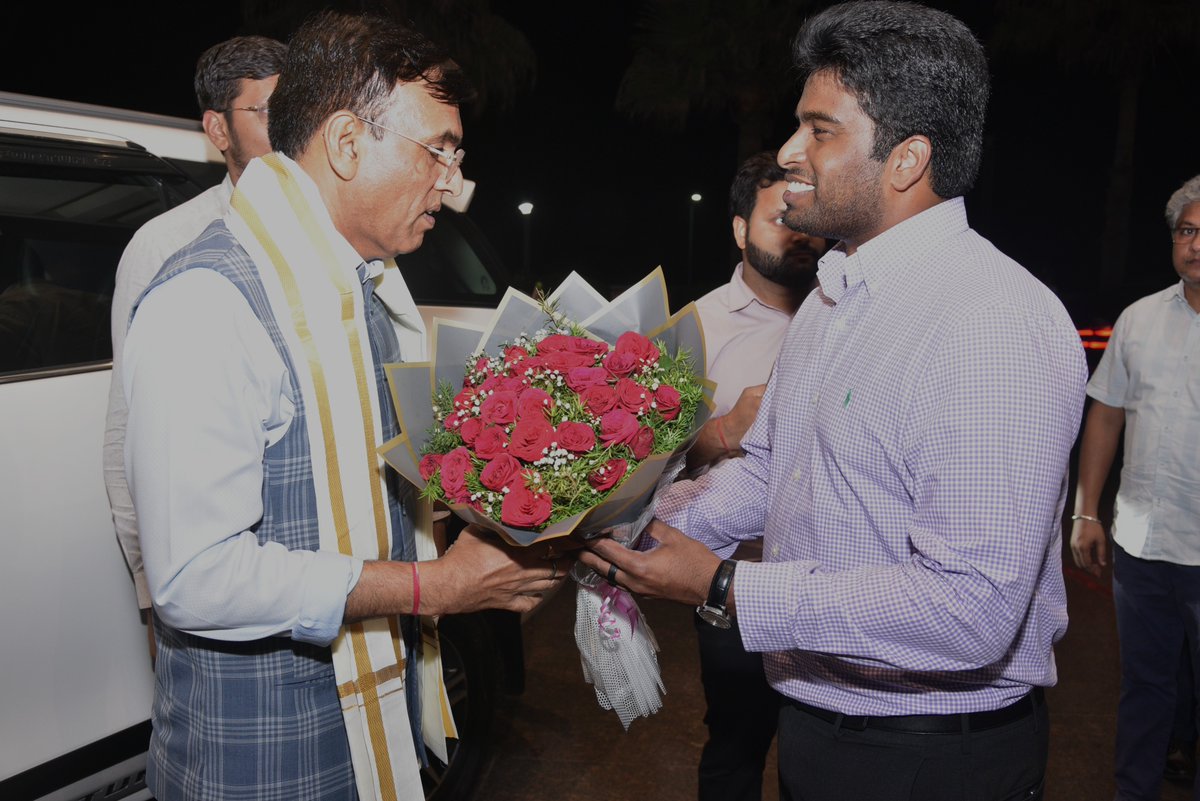 vizagcollector's tweet photo. Honoured to receive Dr. Mansukh Mandaviya, Hon’ble Union Minister for Youth Affairs &amp; Sports and Labour &amp; Employment, at Novotel, Visakhapatnam, on 21.08.2026, during his visit to attend the 2nd BRICS Youth &amp; Sports Ministerial Meeting 2026. https://t.co/46EkKzKqCh