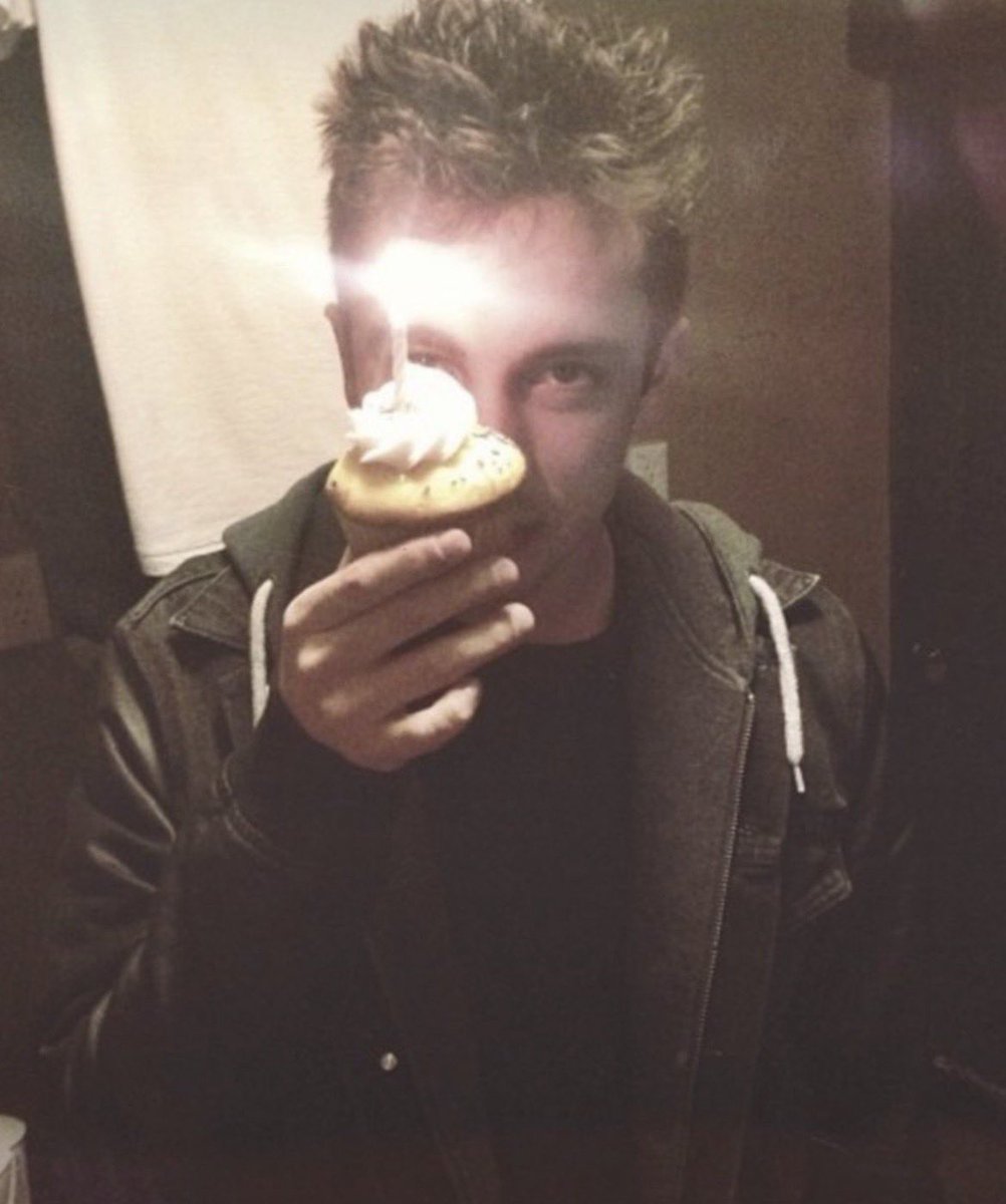 veneternal's tweet photo. @ang3l_n0ah Okay just bc you said so!<33 https://t.co/AxjPILJOXf
