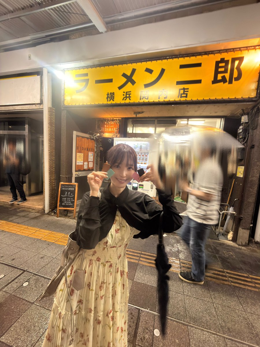 Kana_Momonogi's tweet photo. ラーメン二郎横浜関内店🍜
みそ汁なし
+粉チーズ+バター

今日限定みそにありつけました！
汁なしとみそラーメン(同行者のもの)
みその甘さが絡んだジャンキーな汁なし！
ちょっと甘めになって美味しかった〜！
着丼まで1時間40分🍜
ご馳走様でした！！ https://t.co/AIVQP5ncwG