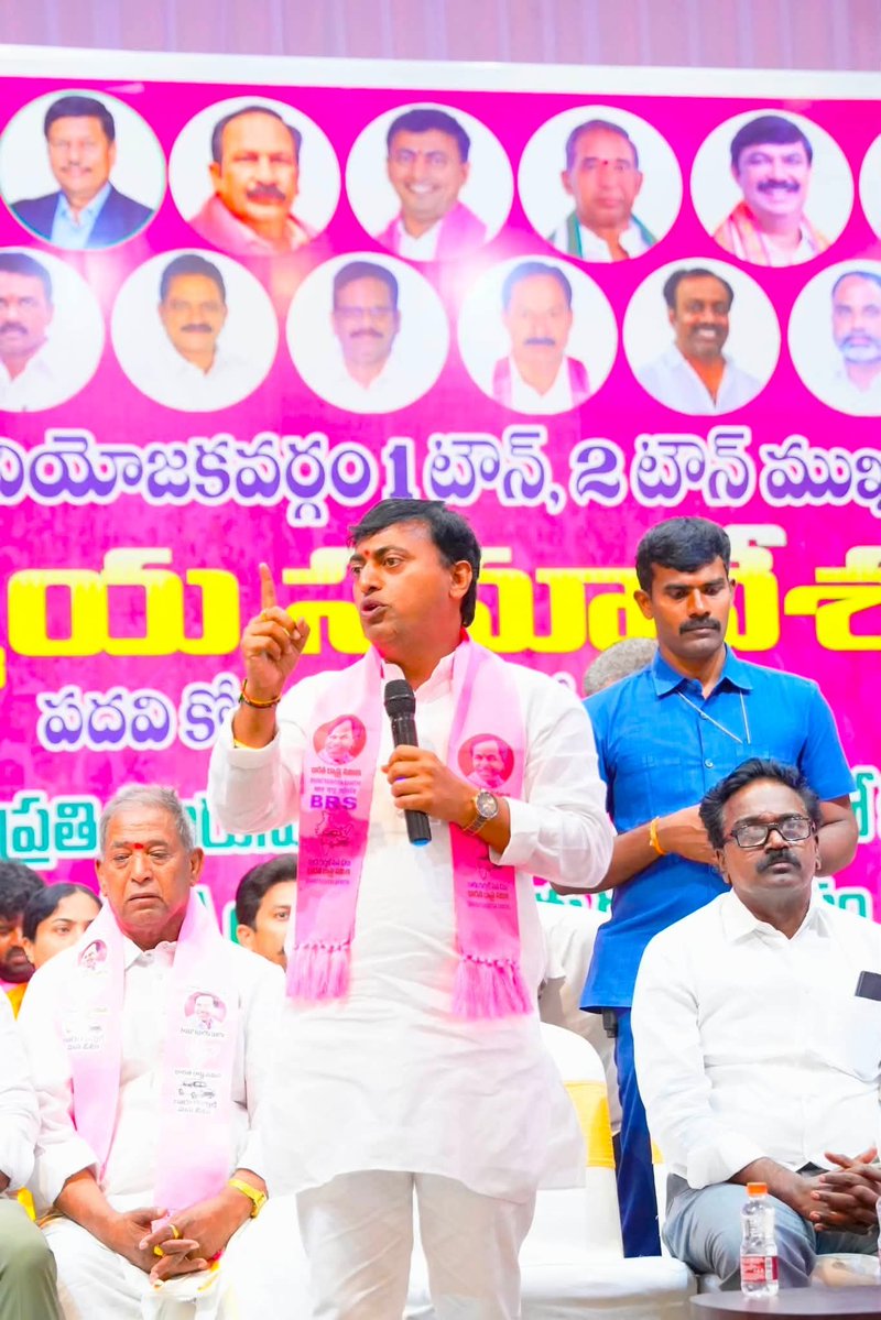 RakeshReddyBRS's tweet photo. 📍ఖమ్మం నియోజకవర్గంలో

ఖమ్మంలో నిర్వహించిన BLAs ఆత్మీయ సమ్మేళనం వేడుకల్లో మాజీ మంత్రి శ్రీ పువ్వాడ అజయ్ కుమార్ @puvvada_ajay గారు, కూరాకుల నాగభూషణం గారు, ఆర్జేసీ కృష్ణ గారు, నాగరాజ్ గారితో కలిసి పాల్గొనడం జరిగింది. 

ఈ సందర్భంగా బీఎల్ఎస్‌లను ఘనంగా సన్మానించి, అభినందించడం జరిగింది.  

ఇదే వేదికగా ప్రస్తుత కాంగ్రెస్ @INCTelangana ప్రభుత్వం మంత్రుల మధ్య సమన్వయం లేక, వర్గపోరుతో కాంగ్రెస్ పార్టీ ఒక Divided House గా మారిపోయింది అని చెప్పాను.

ఆంతరంగిక కలహాలతో రాష్ట్ర అభివృద్ధిని గాలికొదిలేసి, తెలంగాణను సర్వనాశనం చేస్తున్న కాంగ్రెస్ వైఫల్యాలను ప్రజల్లోకి బలంగా తీసుకెళ్లాలని కార్యకర్తలకు సూచించడం జరిగింది.

ప్రజల పక్షాన నిలబడి, మన కేసీఆర్ KCR గారి ఆశయాలను ముందుకు తీసుకెళ్లేందుకు ప్రతి కార్యకర్త సైనికులా పనిచేయాలని పిలుపునిచ్చాము.

#SIR #BLA