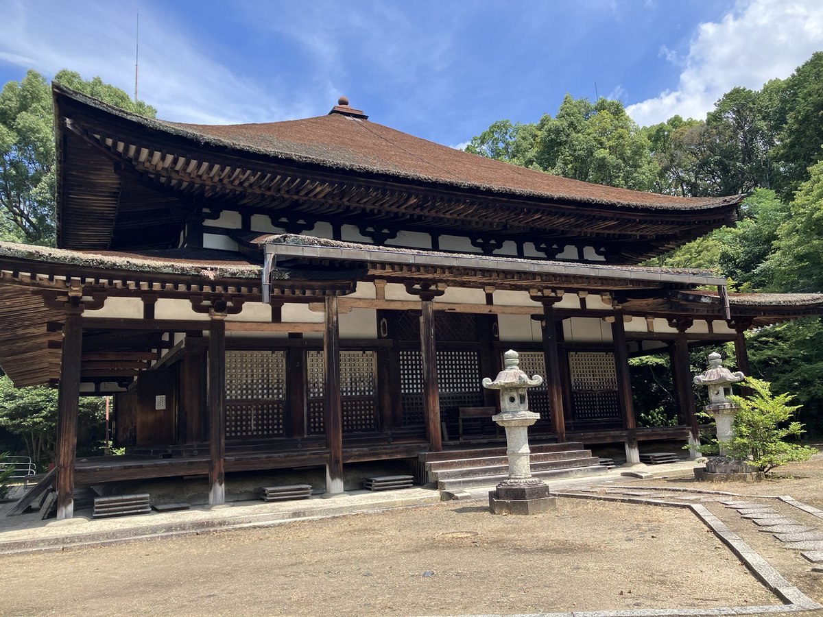 nanagoro3's tweet photo. ＃法界寺

ご本尊は、秘仏の薬師如来立像で、体内には最澄作の薬師仏が納められているそうです。

また、阿弥陀堂の阿弥陀如来坐像は丈六の大きなもので、大きさも時代も平等院の阿弥陀如来坐像と同じ感じだそうです。（お堂も阿弥陀如来坐像も��宝）8/21 https://t.co/RFMIV5TiaC