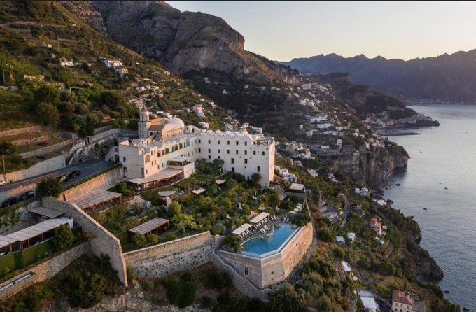 Arshadumar5's tweet photo. فندق ماتلقى فيه حجز اغلب فترات السنة
٢٠ غرفة فقط 
(٣)

فندق 
Monastero Santa Rosa
المُطل على سواحل الجميلة  امالفي 
جنوباً من نابولي - ايطاليا https://t.co/C1rtkY7wtC