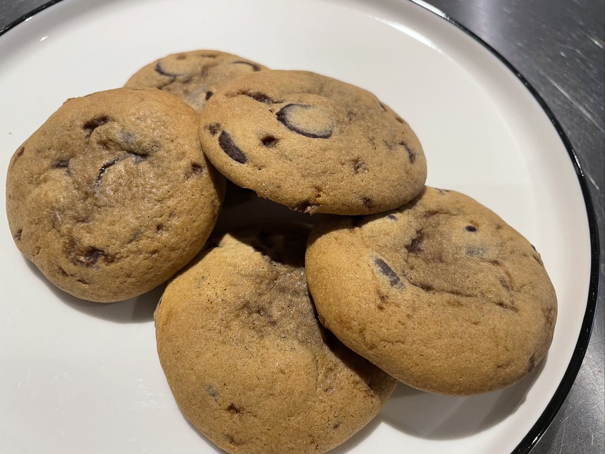 Moh2017A's tweet photo. Just spent a cozy rainy afternoon baking chocolate chip cookies with my favorite people—smells like home and joy all around!， https://t.co/xlYuhgykYM