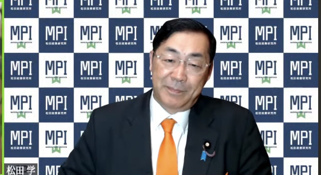 matsudamanabu's tweet photo. 参政党の赤坂ニュース生配信に8/21の夜、いつも私が自分のchでご意見を伺っている宇山卓栄さんと我那覇真子さんと共に皆さんでzoom出演しました。最近のニュースの中から、終戦の日や歴史認識の話（本当は何を「反省」すべきなのか）、プーチン大統領の択捉島訪問（この事態を招いたのは反グローバリズムの世界観を欠いた高市外交の失敗）、ファウチの黙秘権行使やワ●問題、デジタルで進められるグローバル監視社会、外国人問題など、色々なテーマについて、後藤せいあん青森県議の司会で3人がそれぞれの見解を述べています。
私が色々と行った発言のキーワードは、日本国民はもっと日本のことを知るべし、でした。世界秩序が激変するなか、これからの地球文明をリードするのは長い歴史を通じて「和と調和」を営んできた日本の価値。いま世界がこれを求めています。そうした日本ならではの独自の世界観と哲学をもった政治を国民運動で創っている参政党の使命について語りました。
宇山さん、我那覇さんも大変わかりやすく反グローバリズムの立場から、いま私たちが考えねばならない問題について論じてくれています。
 
◆参政党 生配信版赤坂ニュース！旬なニュースで討論LIVE 出演 宇山卓栄 我那覇真子 松田学 後藤せいあん 【赤坂ニュース471】
↓↓↓
https://t.co/oD4uSAVQNH
