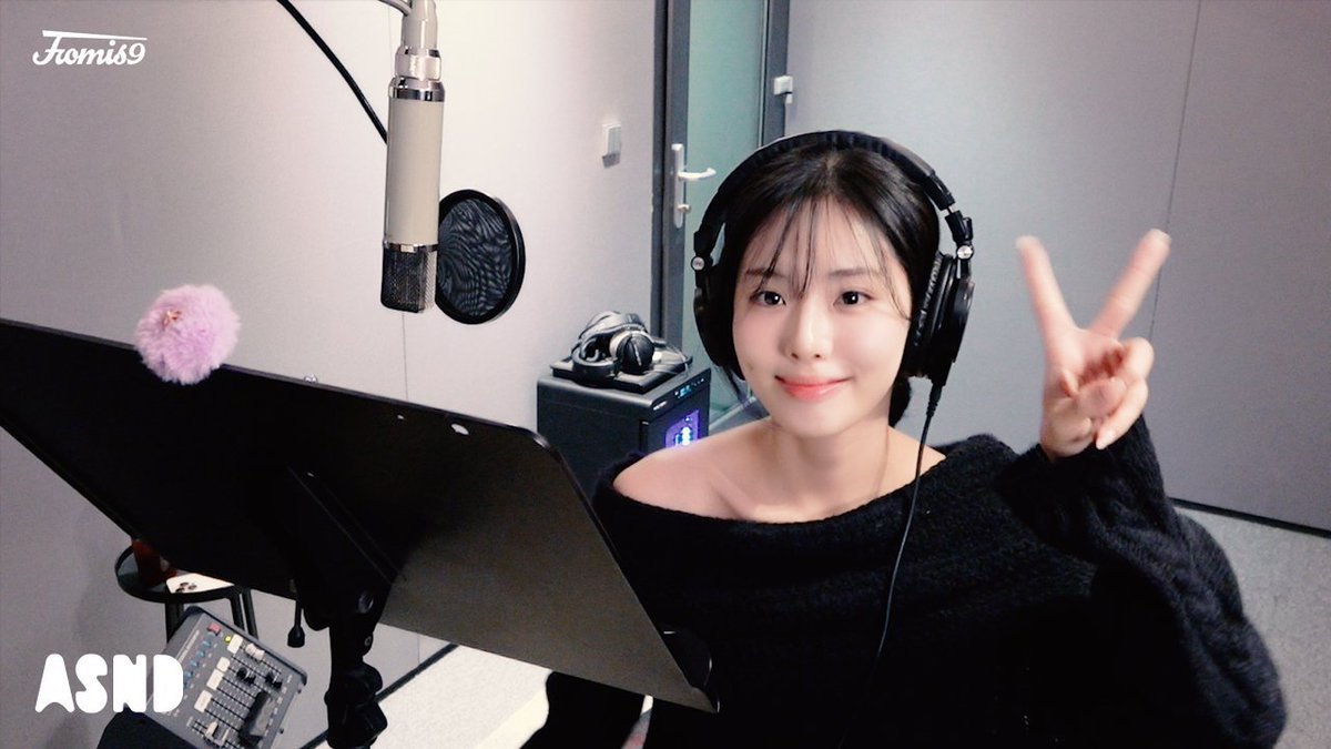 cheese_cooki2's tweet photo. 24 25 26 레코딩 비하인드 썸네일 다 브이하고 있는 박지원 왜케 웃기고 귀엽냐 💕 https://t.co/YRhcWveBDf