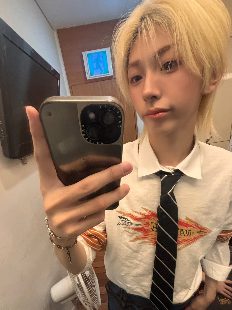 3kw26's tweet photo. 260822 플러스챗 #에이든 

나 얼마나 보고싶어?

#에이든 #AYDN 
#에스플릿 #Splayit https://t.co/4HWSIlOJ4P