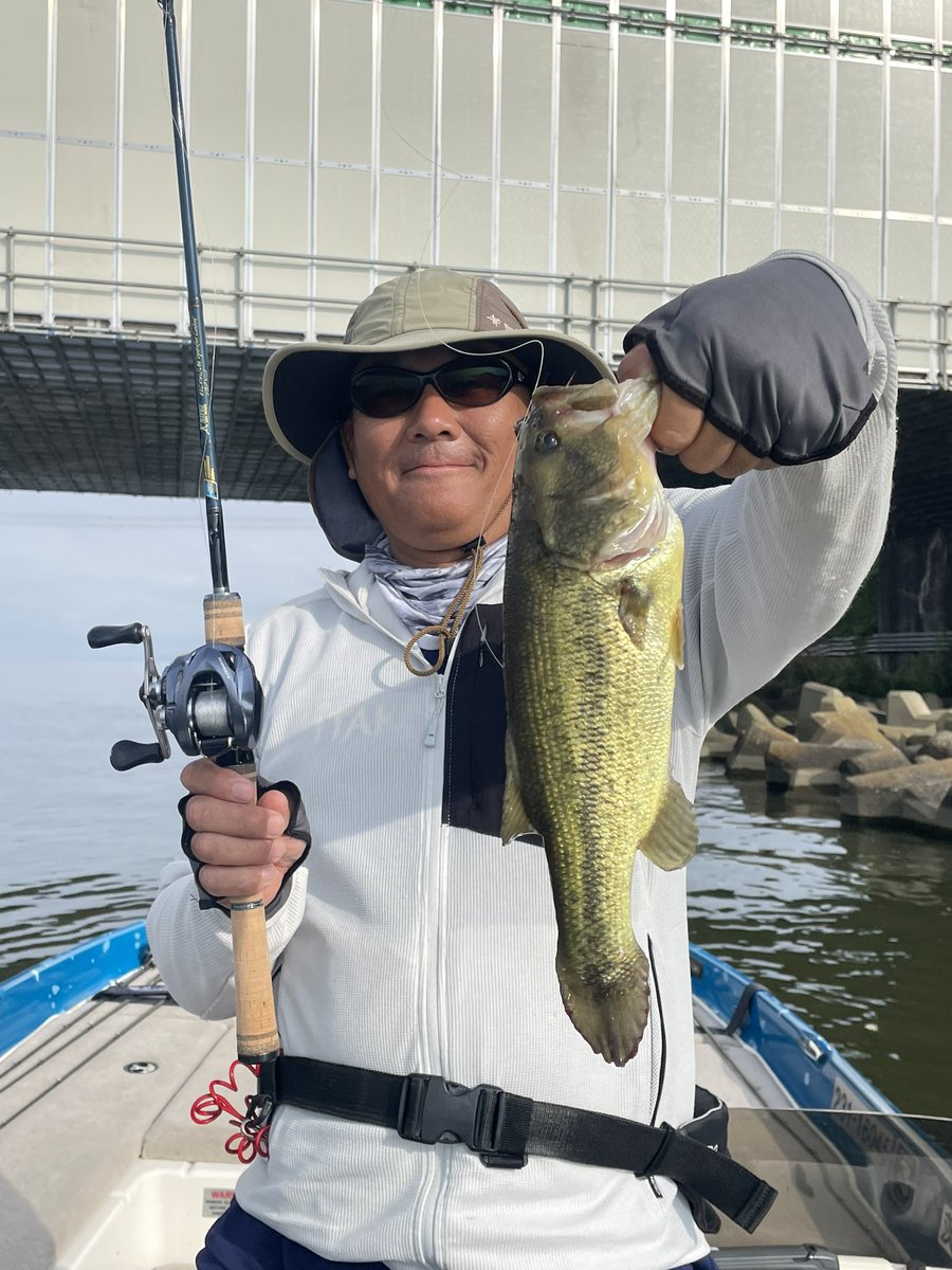 masakazu_tajima's tweet photo. 今日は霞ヶ浦、EKC510L/LMGにポッパーの組み合わせで1本キャッチするも後が続かず、ちょっと��しい感じでした…
#grassroots #engageknives https://t.co/ylZGHb6HYs