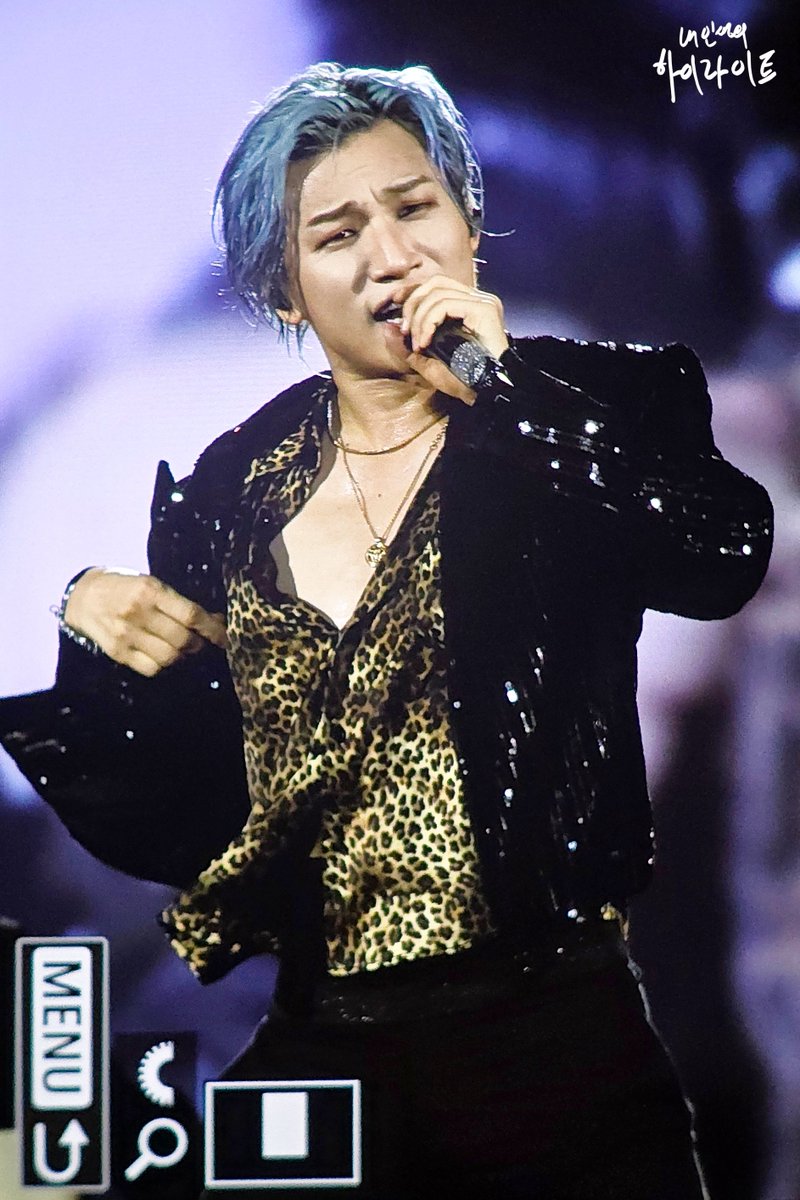 High__Lite's tweet photo. 260822 BIGBANG WORLD TOUR XX : COSMOS

 운다... 가슴이....

#빅뱅 #BIGBANG #대성 #DAESUNG #COSMOS

@d_lable https://t.co/nYrOdHCP85