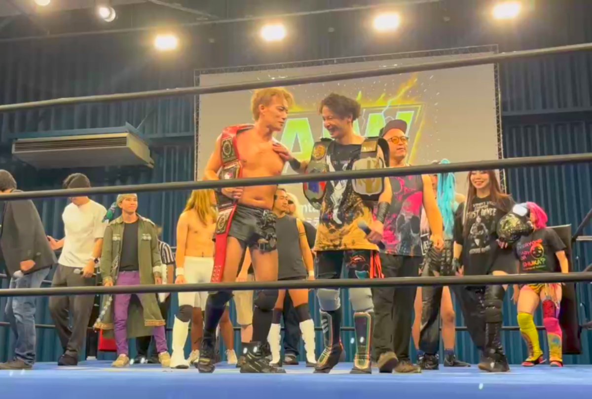 YoheiSato_TAP's tweet photo. 次回 #AIWエンタメプロレス は10/25(日)吉祥寺サルヴァ!!

赤間くんとは戦いの中で解り合えた！

だが、旧ワールドオーダー(#旧Wo)の老害どもとの戦いはまだまだ続きそうだ…

俺はプロレスを愛してます！
そして、プロレスこそが日本一、いや世界一のエンタメなんだと信じてます!!

見に来て下さい！ https://t.co/hH2mk15WcK