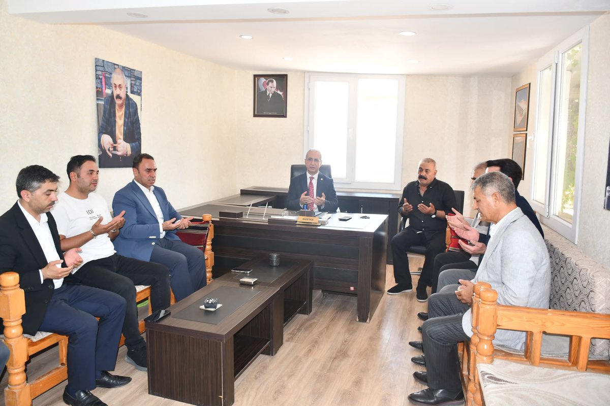 EyyubiyeAkParti's tweet photo. İslam İşbirliği Teşkilatı Parlamentolar Birliği (İSİPAB) Komisyon Başkanı Milletvekilimiz Prof. Dr. Abdurrahim Dusak, İlçe Başkanımız Süleyman Elgün ve Yönetim Kurulu Üyelerimiz ile birlikte Oduncular ve Kömürcüler Esnaf Odası Başkanı Hadi Öge’ye taziye ziyaretinde bulunduk.

Merhuma Allah’tan rahmet; başta Hadi Öge olmak üzere ailesine, yakınlarına ve sevenlerine sabır ve başsağlığı diliyoruz.

#MilletimizleYolumuzBir
#SüleymanElgün #AkEyyübiye #Eyyübiye

@RTErdogan @Akparti @abuyukgumus @hakanaksu058 @farukaytek @mustafaelitas @acarfaruka @Ziverozdemir @milhamigunbegi @ProfDrDusak  @SalihAldeniz5 @Serkankrmz63 @SbrKnk @ihalilesiyok