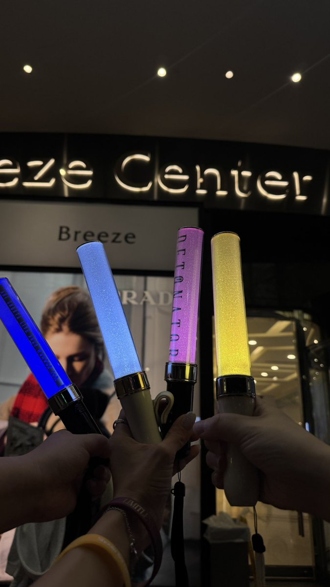 hare0430nnnlv's tweet photo. 取り急ぎ台北、来て本当によかった幸せ
人生初海外は翔太くんって決めてたから実現してまさかの場所で笑って泣いて泣いて笑って大好きな歌声が聞けて幸せ！
泣きすぎたし何なら1曲目から泣いてた笑
そしてもえしゃんツアー全部ありがとうう今年の夏も楽しかったーーーー！！
台北も少し満喫します❤︎ https://t.co/kcshFjZv82