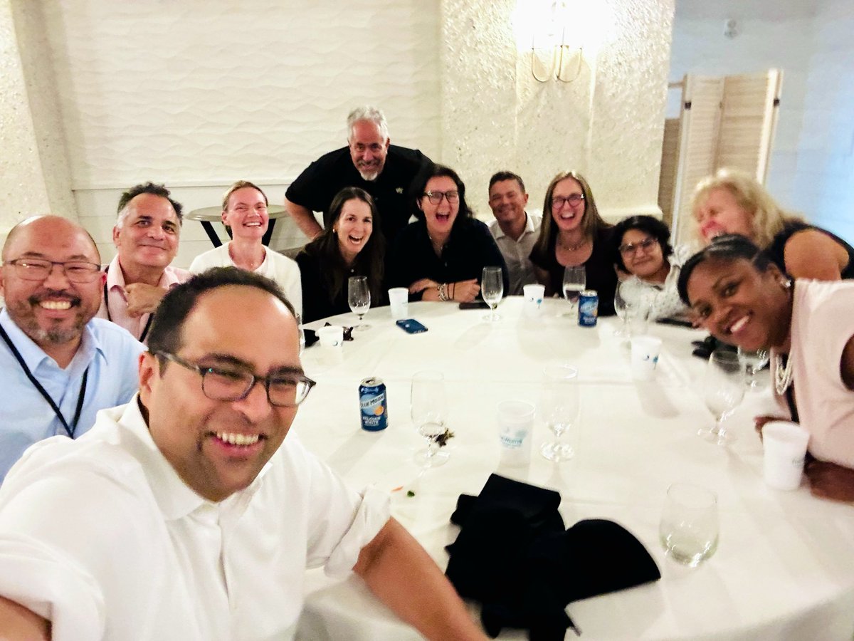 doctorpemm's tweet photo. 👉👉👉We concluded Day 1 MPN Workshop of the Carolinas with a spectacular MPN faculty dinner together ! @mpdrc @doctorpemm @mpndoc @DrJoeScandura @MPNlab @LindsayReinMD @KuykendallMd @JeannePalmerMD @TaniaJain11 @LindaResar #MPNSM 🙌 https://t.co/FQMvGrW2SQ