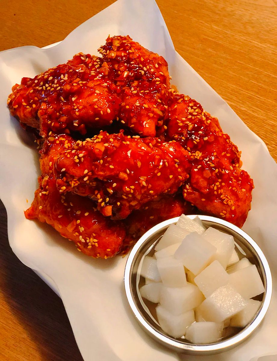 BankBan49898616's tweet photo. Just found the hidden gem of Korean fried chicken in downtown! Extra crispy skin, perfectly spicy glaze, and the best pickled radish side—worth every minute of the wait. https://t.co/Nqh0Ohd9ke