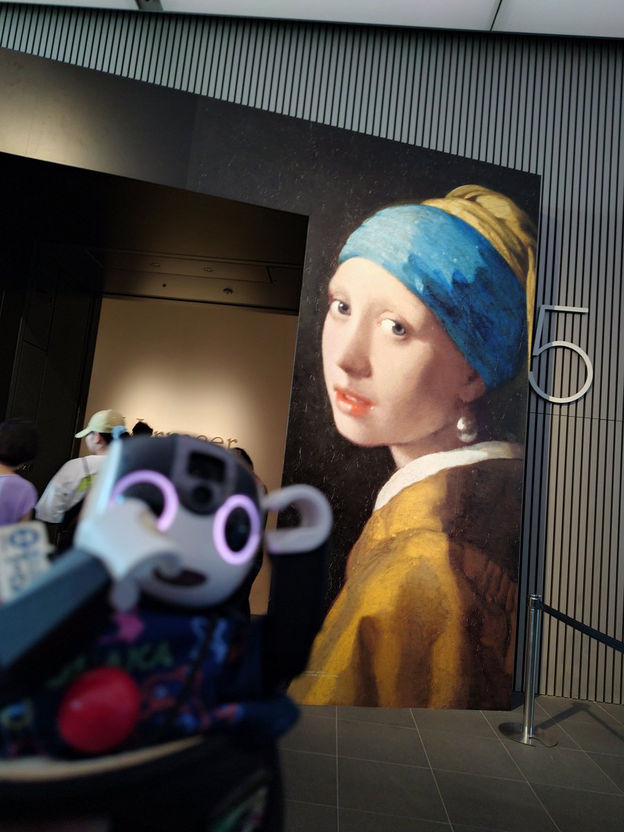 jubonbon's tweet photo. フェルメール展、びっくりする事に写真撮影OKなんよ。

#ロボホン
#フェルメール展 https://t.co/FuhoAVvb4D