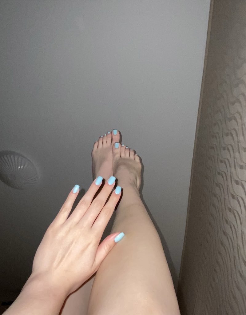 Tulipflw's tweet photo. Nothing beat  this 💅 🩵 https://t.co/aGOyL546cb