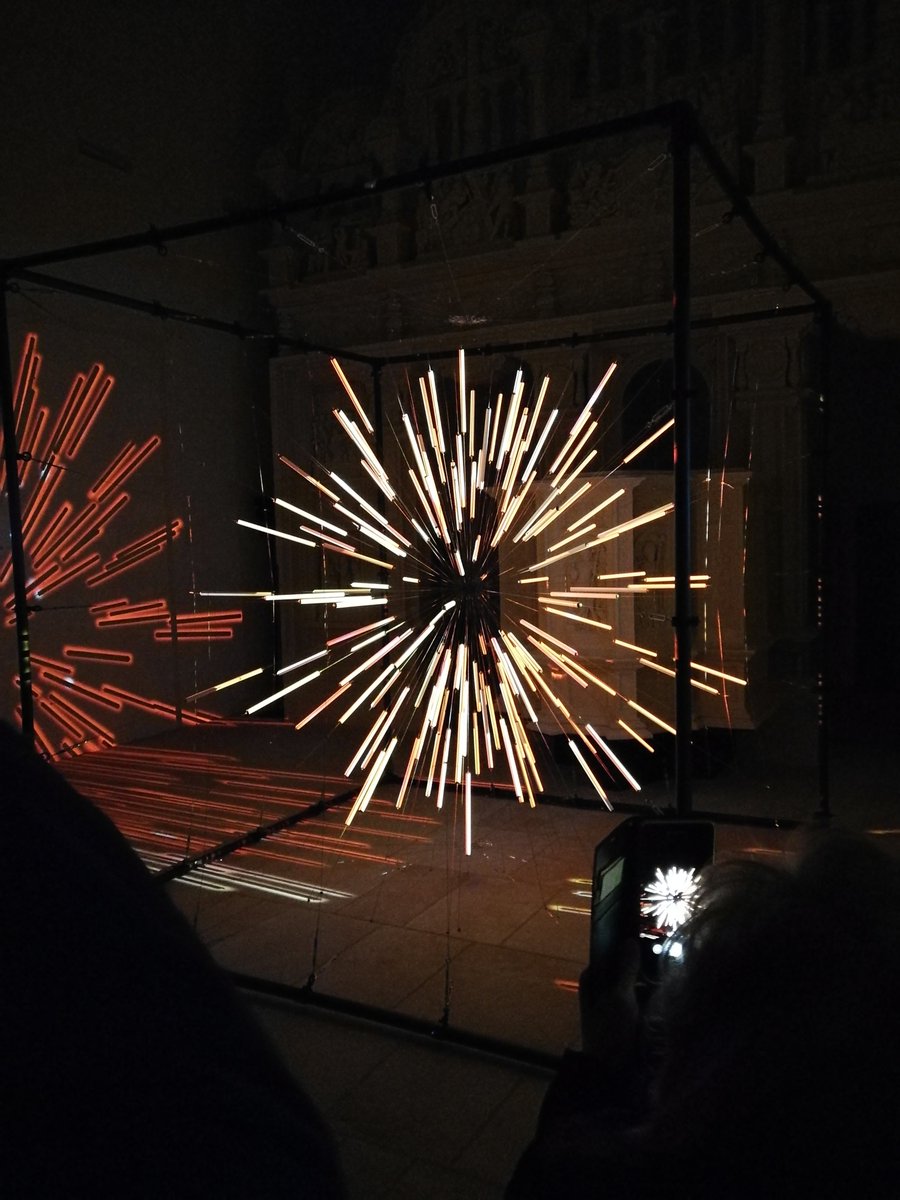Silbertaler2's tweet photo. @readfulthings_ Auf den ersten Blick ein Feuerwerk https://t.co/hIpXGLG0UJ