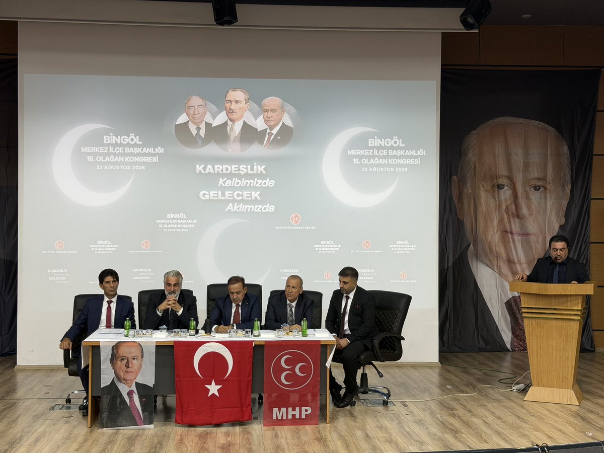 EminVaran12's tweet photo. 🇹🇷 15. Olağan Merkez İlçe Kongremiz

MYK Üyemiz ve 28. Dönem Bingöl Milletvekili Adayımız Sayın Metin Keskin’in divan başkanlığında, Milliyetçi Hareket Partisi Bingöl Merkez İlçe Başkanlığımızın 15. Olağan Kongresi’ni büyük bir coşku ve ülküdaşlık ruhu içerisinde gerçekleştirdik.

Kongremize; İl Ülkü Ocakları Başkanımız, ilçe başkanlarımız, Yeniden Refah Partisi Bingöl İl Başkanı, AK Parti Merkez İlçe Başkanı, AK Parti Gençlik Kolları Başkanı, Türk Sağlık-Sen İl Başkanımız, TÜRKAV İl Başkanımız, sivil toplum kuruluşlarımızın kıymetli temsilcileri, muhtarlarımız, dava arkadaşlarımız ve değerli hemşehrilerimiz katılım sağladılar.

Kongremiz neticesinde Merkez İlçe Başkanlığı görevine seçilen Av. Gökhan Yurdagül’ü ve yönetimini gönülden tebrik ediyor, çalışmalarında üstün başarılar diliyorum.

Kongremizin Bingöl’ümüze, teşkilatımıza ve Milliyetçi Hareket Partimize hayırlara vesile olmasını diliyorum.

Birliğimiz daim, kardeşliğimiz güçlü, davamız kutlu olsun. 🇹🇷
@dbdevletbahceli @MHP_Bilgi @MetinKeskinMHP @mhpbingolmhp