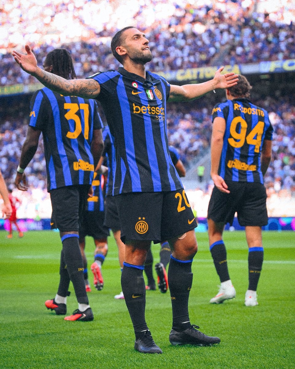 Inter's tweet photo. 𝑁𝑒𝑤 𝑠𝑒𝑎𝑠𝑜𝑛, 𝑜𝑙𝑑 𝑚𝑜𝑣𝑒 😍 https://t.co/jNCB6qKC8o