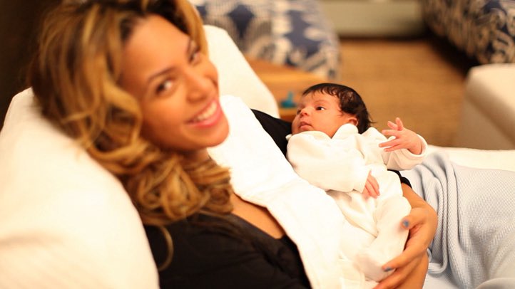 _ocky's tweet photo. Beyoncé &amp; JAŸ-Z share the first public photos of their firstborn daughter, Blue Ivy Carter, 2012. 💙 https://t.co/NX7HGyIv0W