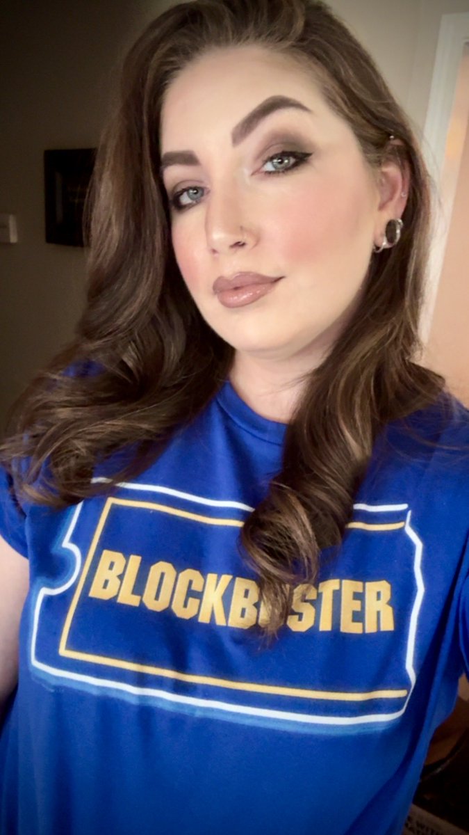 R2Des2's tweet photo. Make it a Blockbuster night! 💋✨📼🎞️ https://t.co/HBTWZt2Bdh