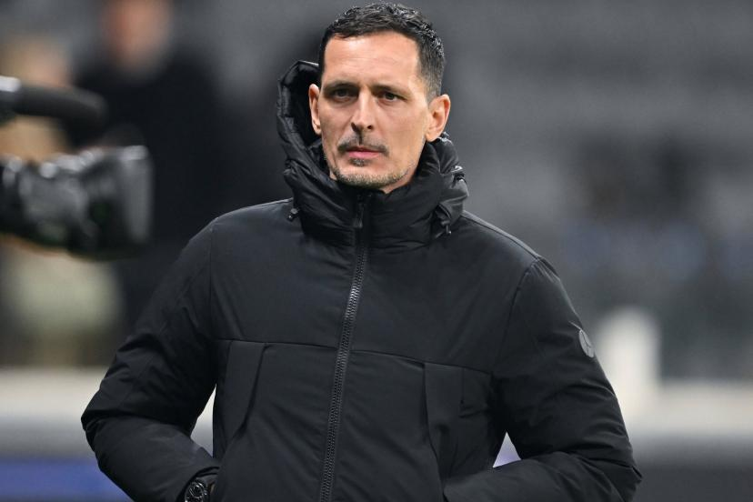 AndiOnrubia's tweet photo. El RC Lens, tras perder a su entrenador y jugadores clave como Saïd, Sarr, Thomasson, Sangaré o Saint-Maximin, en sus dos primeros partidos:

✅1-0 vs PSG  en el Trophée des Champions
✅5-2 vs Auxerre en la jornada 1 de la Ligue 1.

Töpmoller ya está sembrando sentando las bases del proyecto. El entrenador alemán ha dejado su impronta en dos partidos oficiales y comienza de manera inmejorable la temporada.

Este Lens promete mucho en Ligue 1. Veremos en Champions.