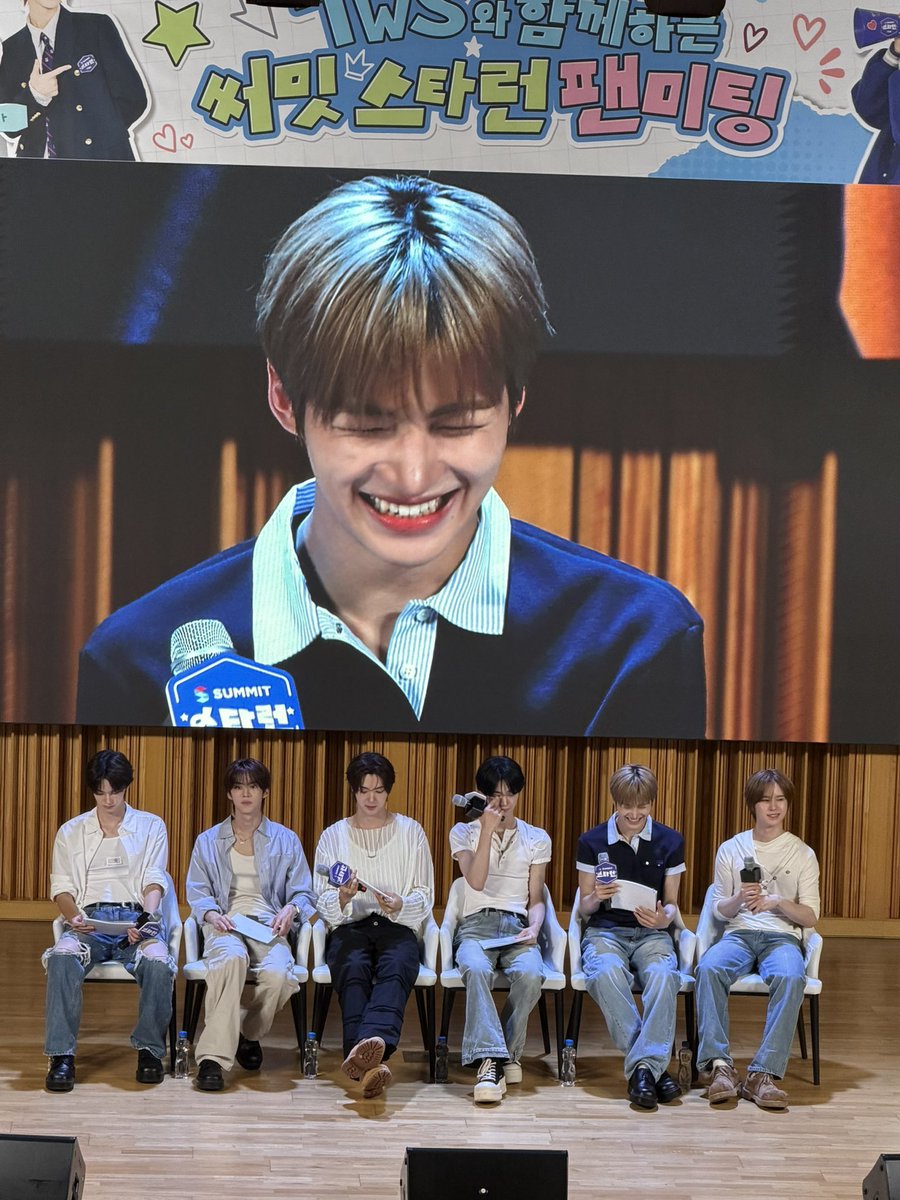 luvFdohoon's tweet photo. 어떡해 지훈이 너무 귀여워 https://t.co/MUQyMFOE9g
