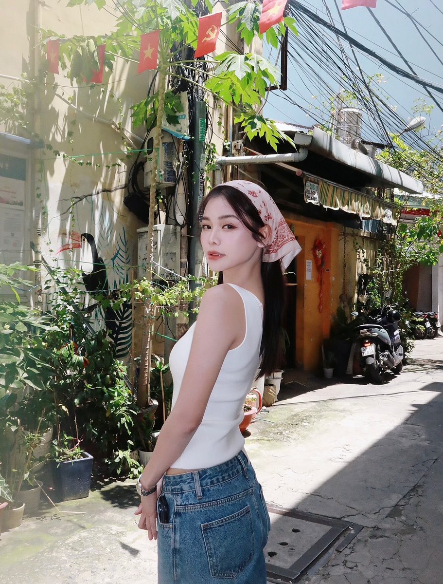 MaruEnglotinha's tweet photo. P’Fa es tan hermosaaa, me gusta en todos sus estilos pero P’Fa con gorra para atrás modo daddy hermanas me tiene a sus pies 🫦🫦

#อิงฟ้ามหาชน #EngfaWaraha https://t.co/zRlWdutTTI