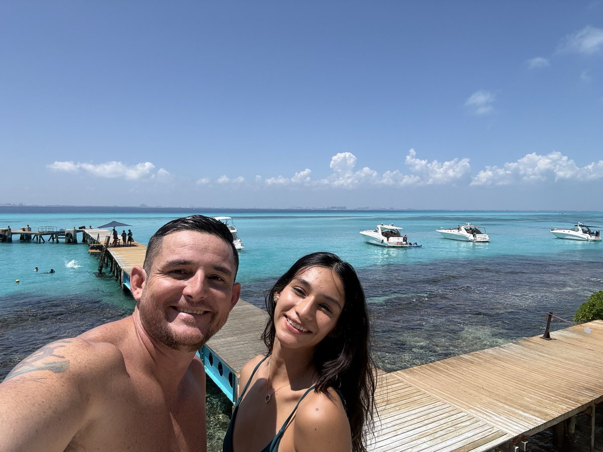 LUISAMEFER's tweet photo. Vamo pa la playa https://t.co/Kbt54539Qj