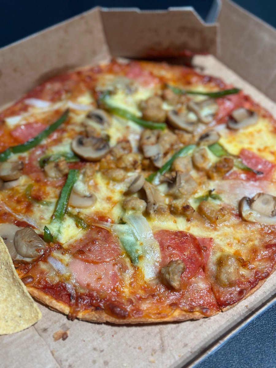 achoachoacho22's tweet photo. Just finished a warm pizza night with my favorite people—laughs crammed into every corner of our tiny living room, and my kid’s silly dance routine is the only highlight I need today https://t.co/uOJeLlTPb9