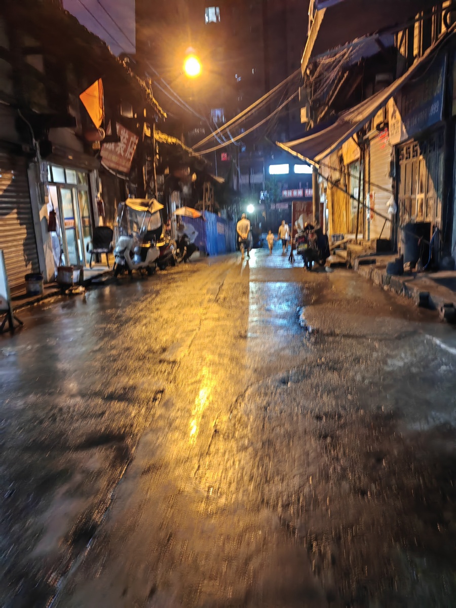 Zainudd35424085's tweet photo. Rainy afternoon in the old district—water glinting on cobblestones, a stray cat napping on a storefront windowsill, and a bike leaning casually against a wall. Small, quiet moments that make the city feel warm.， https://t.co/vFEsi2cAHc