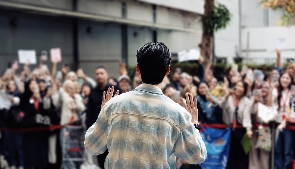 soohyunupdates's tweet photo. Thank you, our actor #KimSoohyun, for being here with us today.

Your smile has brought comfort to so many people, and simply knowing that you are here has brought so much happiness into our lives.

Thank you for being alive and healthy. Please keep smiling for a long, long time. https://t.co/fMRrjDiyPZ