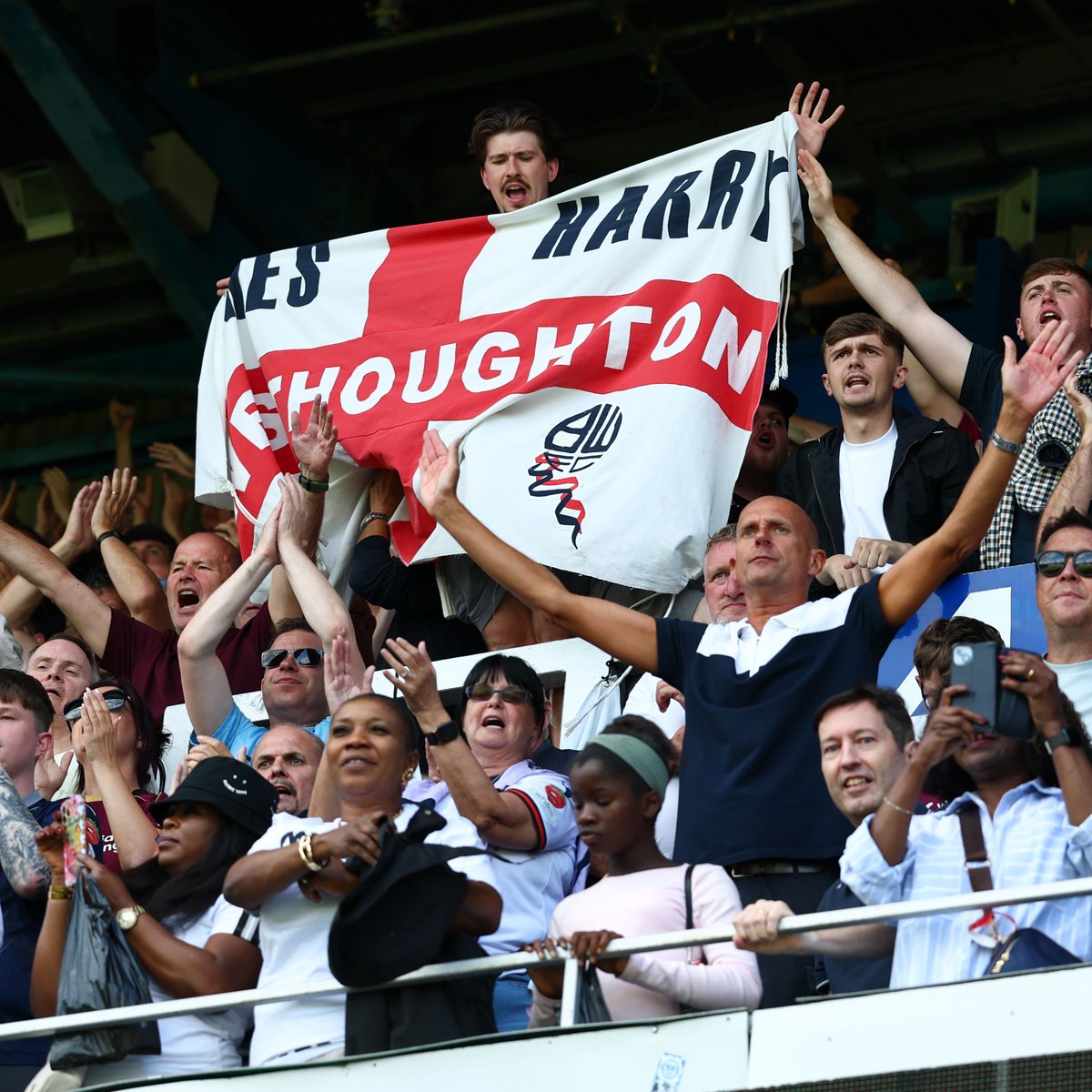OfficialBWFC's tweet photo. Thank you for your incredible support this afternoon. 🤍

Backs against the wall at times, but with us through every kick 👏

#bwfc https://t.co/YjwMhoPELf