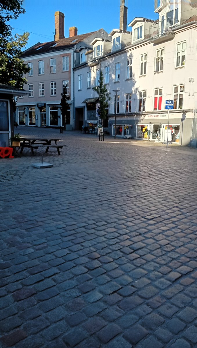 93jamiew's tweet photo. I have arrived in Randers ahead of tomorrow's handball. I enjoyed my ~10 hours of travelling today (I'm not being ironic).

Thankfully, photography isn't something I'm pursuing, but I haven't seen as many cobbles since I was in Edinburgh in 2023. https://t.co/pRbuEFFrar