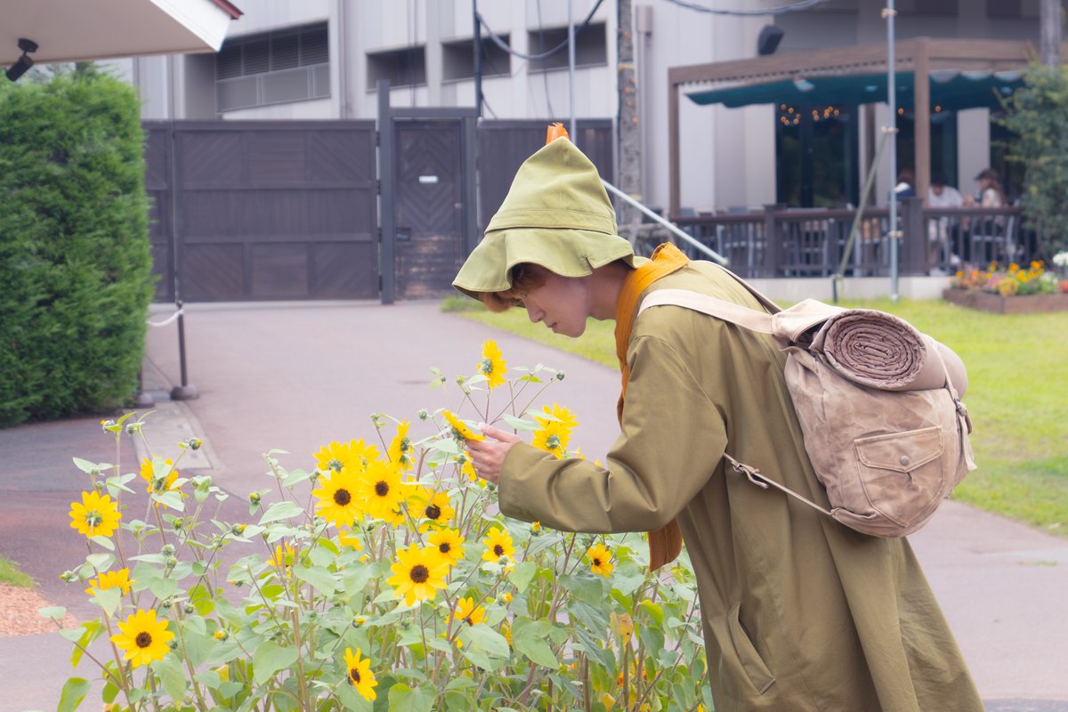 Be_magical_412's tweet photo. お花触る時の手を見て違いを噛み締めている(この日たまたまなだけです) https://t.co/lxNw4zyZ4S