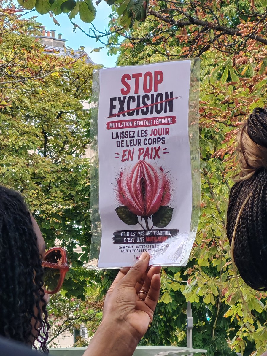 CodouCisse's tweet photo. Presencz de nombreuses assos et specialites, témoin, activistes, GAMS, Djammadjigui,...
Paeoles fortes
Dur de résister aux larmes quand on entend les horreurs que tant de femmes ont subies😭
Prochaine date le 25/09 à l'assemblée nationale
On a du boulot ✊🏿💪🏿
#doyna #stopexcision https://t.co/TgAgI7LWKu