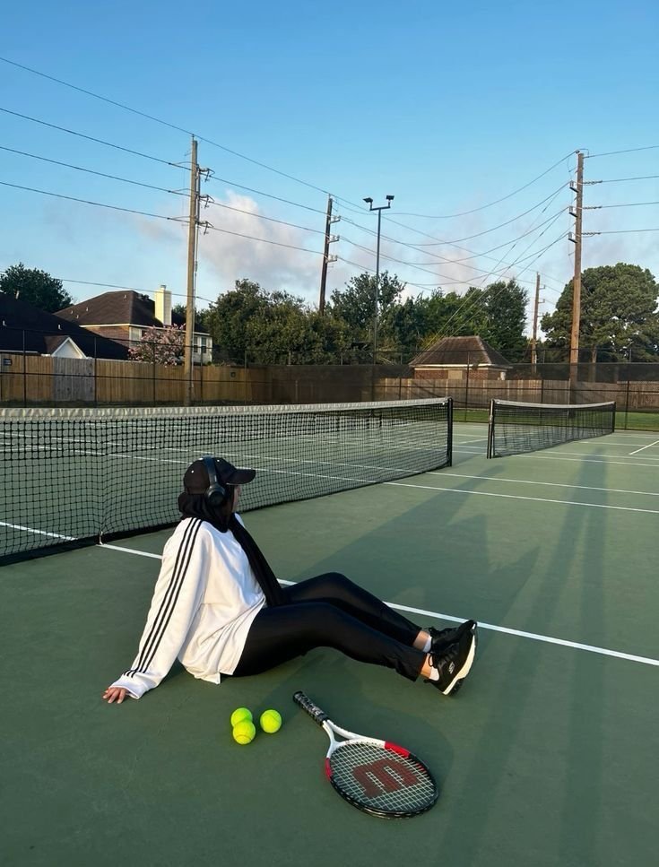 emekaoburo's tweet photo. A little fresh air a little competition, and a lot of good energy 🎾☀️ Taking a break to enjoy the game and the moment #TennisTime #ActiveLifestyle #GoodVibes #OutdoorFun https://t.co/4oT8Z6pnPw
